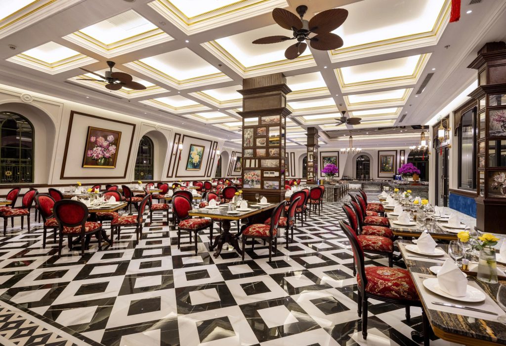 nhà hàng khách sạn 5 sao hoàng đế đà lạt